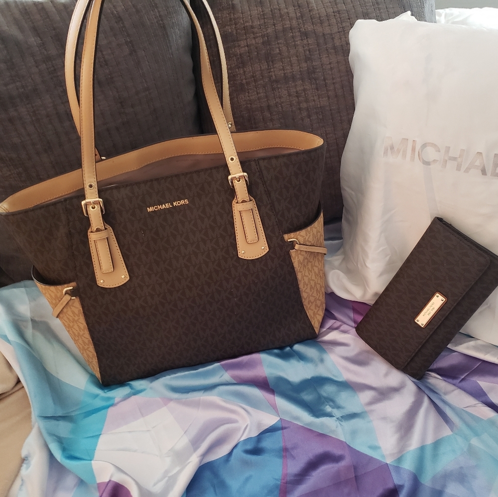 Purse - Picture 2 of 13